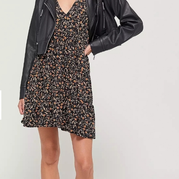 Urban Outfitters Julia Tiered Ruffle Mini Dress Size s/p black floral - Picture 8 of 8